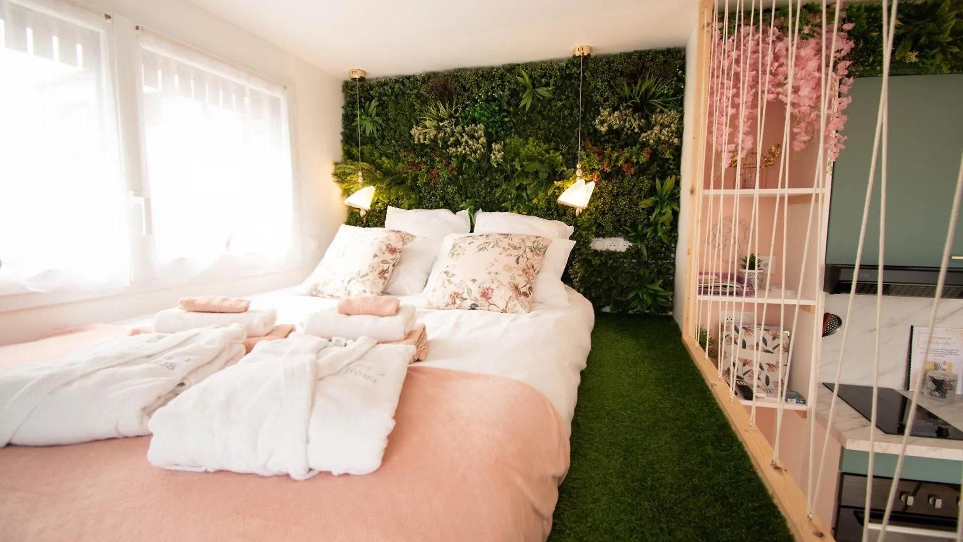 Studio Les 2 Fees - Jacuzzi - Deco Feerique Montfort-sur-Meu