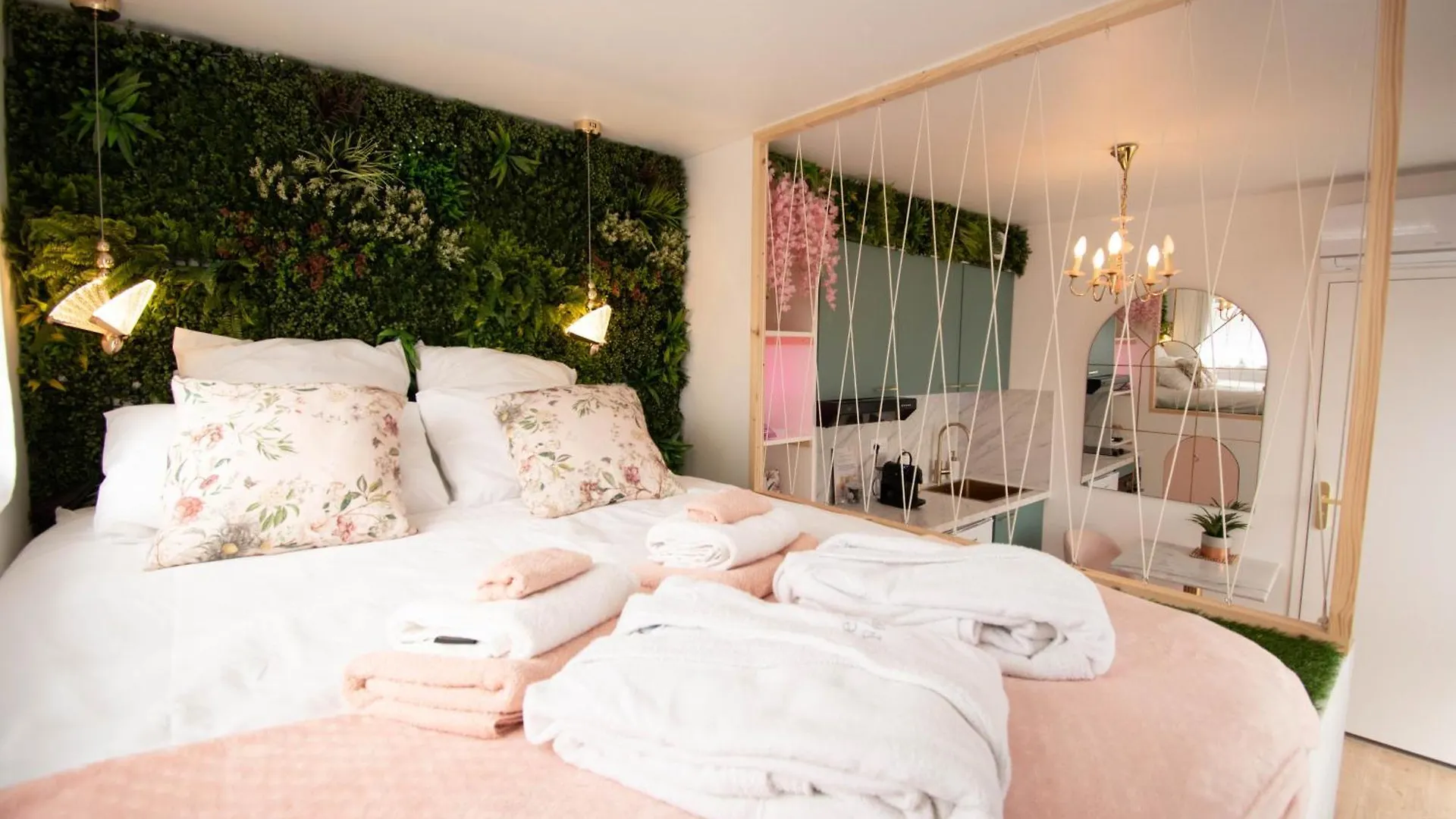 Studio Les 2 Fees - Jacuzzi - Deco Feerique Montfort-sur-Meu France