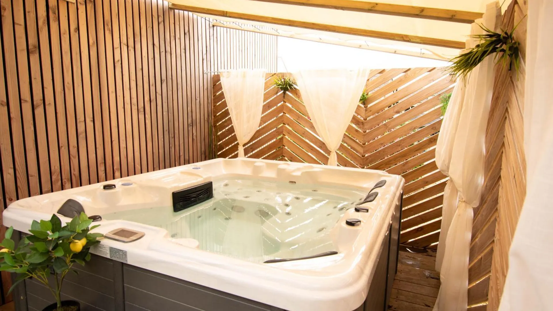Apartment Studio Les 2 Fees - Jacuzzi - Deco Feerique Montfort-sur-Meu