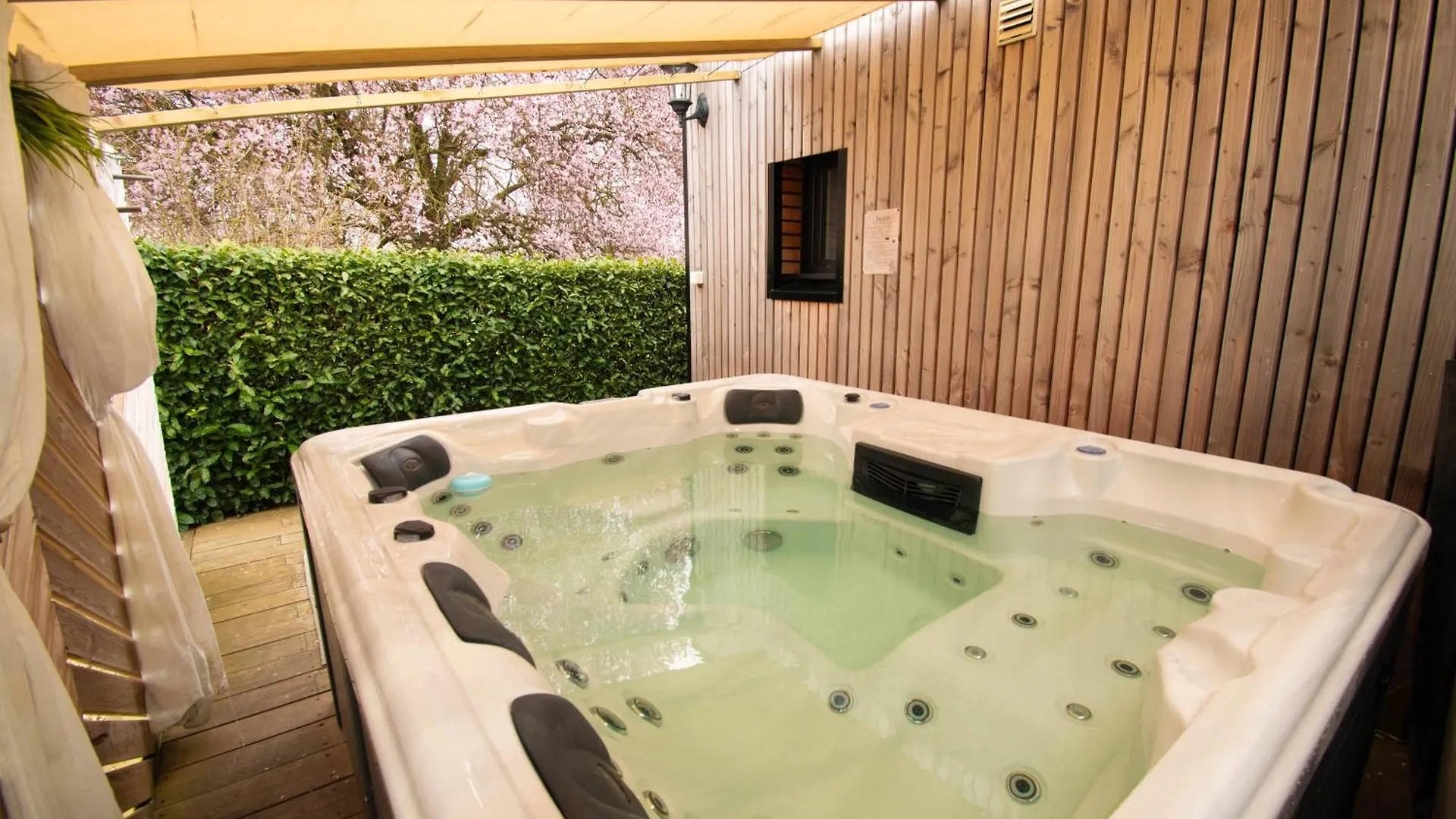 Studio Les 2 Fees - Jacuzzi - Deco Feerique Montfort-sur-Meu France